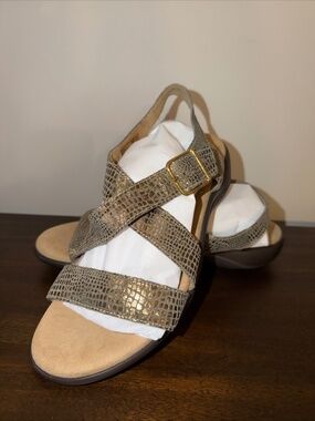 SAS Women's Metallic Gold Snakeskin Flat Comfort Walking Sandals Size 10Wide EUC